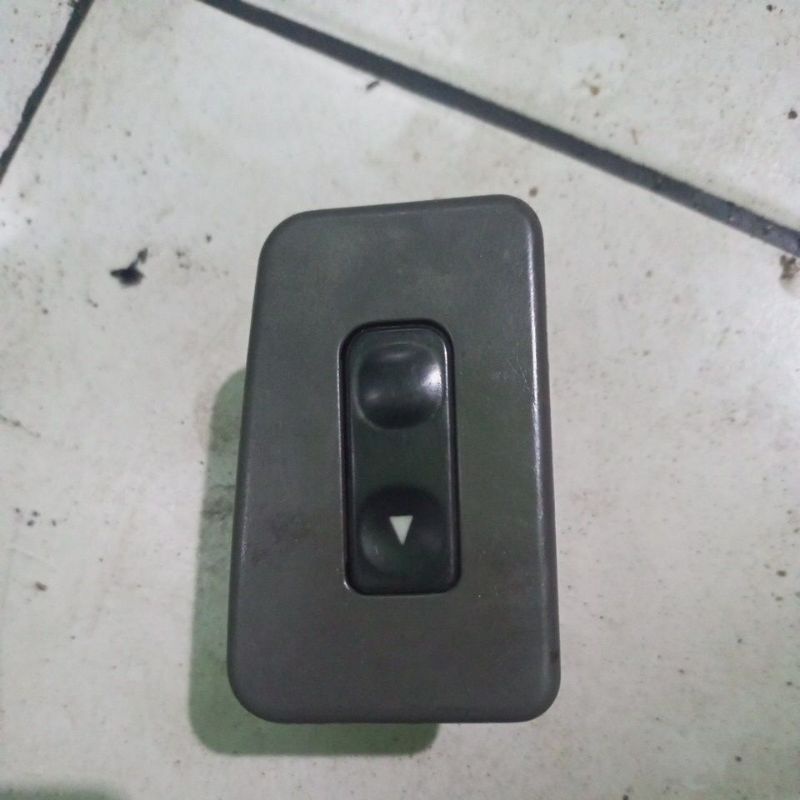 Tombol PW Belakang Kanan Mobil Timor