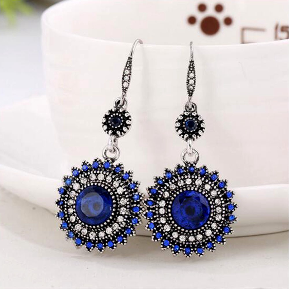 Anting Kait Gantung Bahan Resin Desain Bunga Hias Berlian Imitasi Warna Silver Gaya Antikretro Untuk Wanita