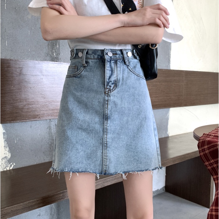 Rok denim rok berkancing rok fashion simple cocok untuk semua usia rok ramping angkat pinggul rok high waist pinggang tinggi