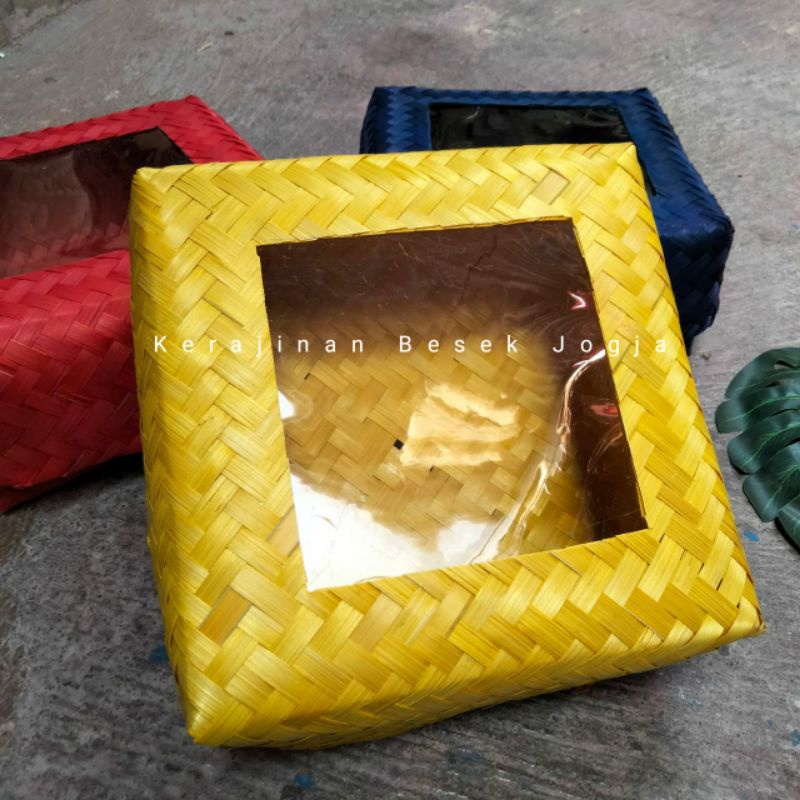 (B2505)SEPASANG BESEK WARNA MIKA  25x25cm besek anyaman bambu besek bakul bambu kotak seserahan kota