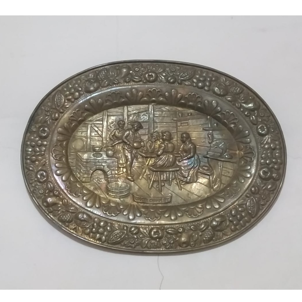 Piring Dinding Kuningan Antik Adegan Taverna Belanda