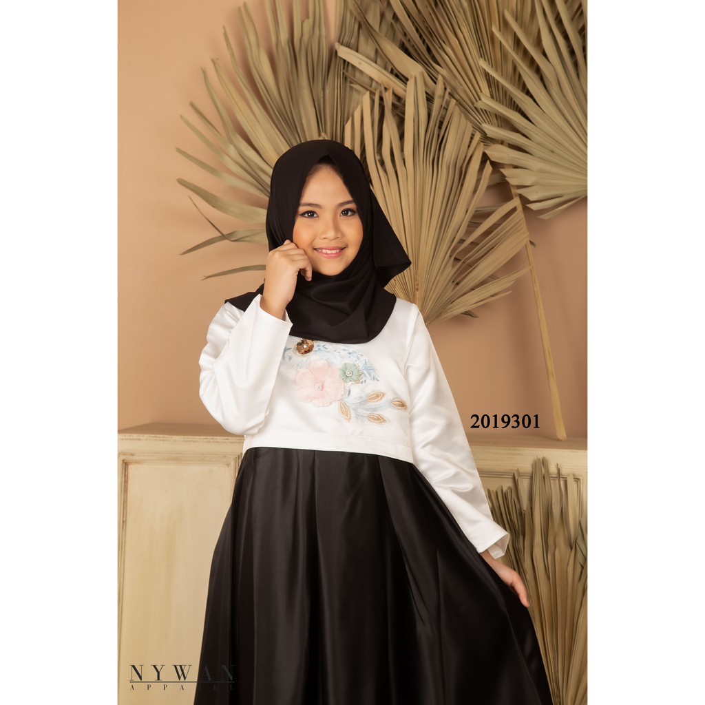 Nywan Apparel Baju muslim Gamis satin Anak perempuan 2019301 Termasuk Hijab untuk usia 1,2,3,4,5,6,7,8,9,10,11,12 tahun-1