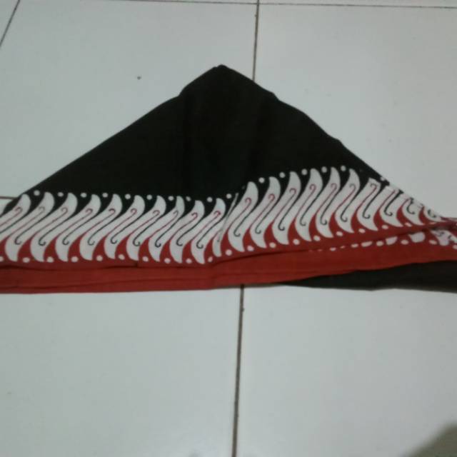 Iket segi tiga / udeng