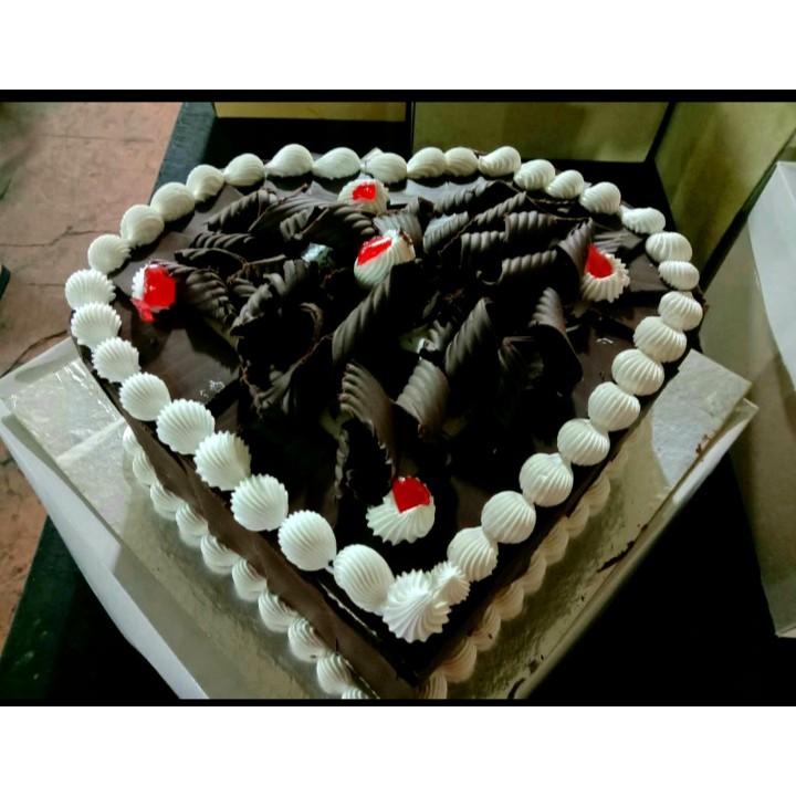 

KUE ULANG TAHUN BLACKFOREST LOVE SIZE - 24x24