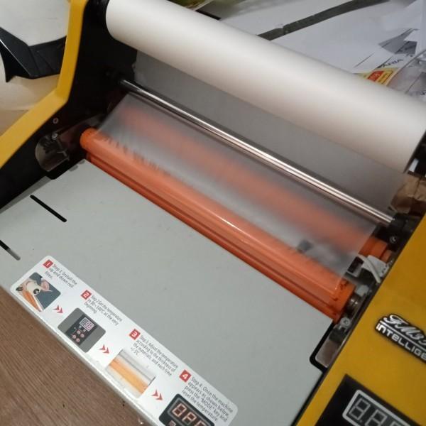 

Kertas | Plastik Laminating Laminasi Roll Bopp Thermal Panas Kualitas Terbaik