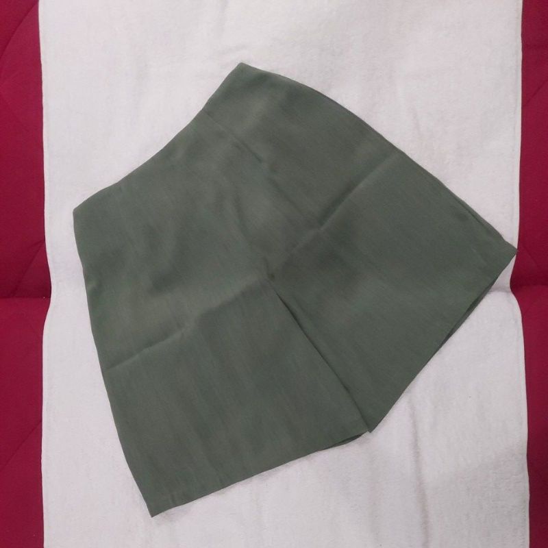 Celana Mirip Rok Warna Hijau