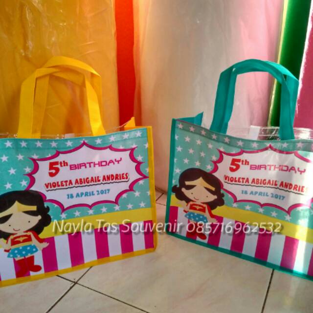 

tas souvenir ultah kombinasi mika wonder woman Uk 30x25x10 cm