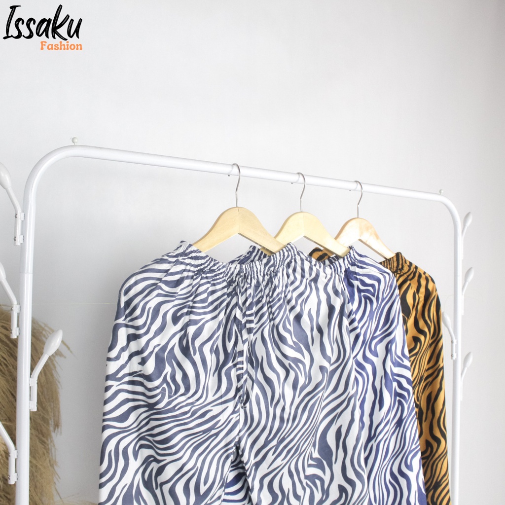 Celana Pendek Wanita Selutut Jumbo Motif Zebra Rayon Premium