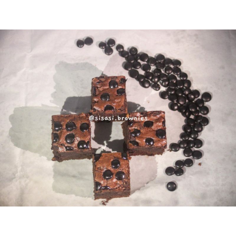 

Sisasi Kitchen CHOCOCHIPS Fudgy Brownies Shiny Crust/Brownies Panggang/Brownies Coklat 22x10cm