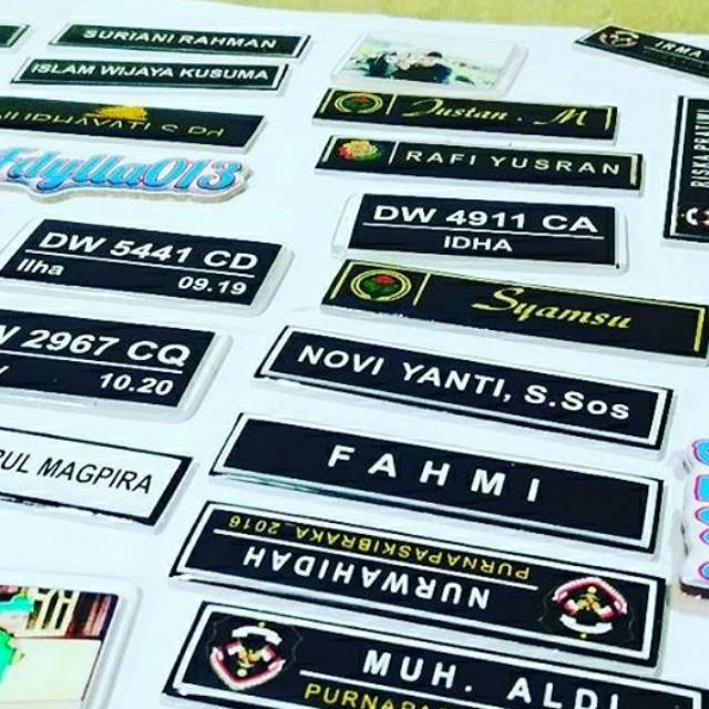 

Papan Nama dada