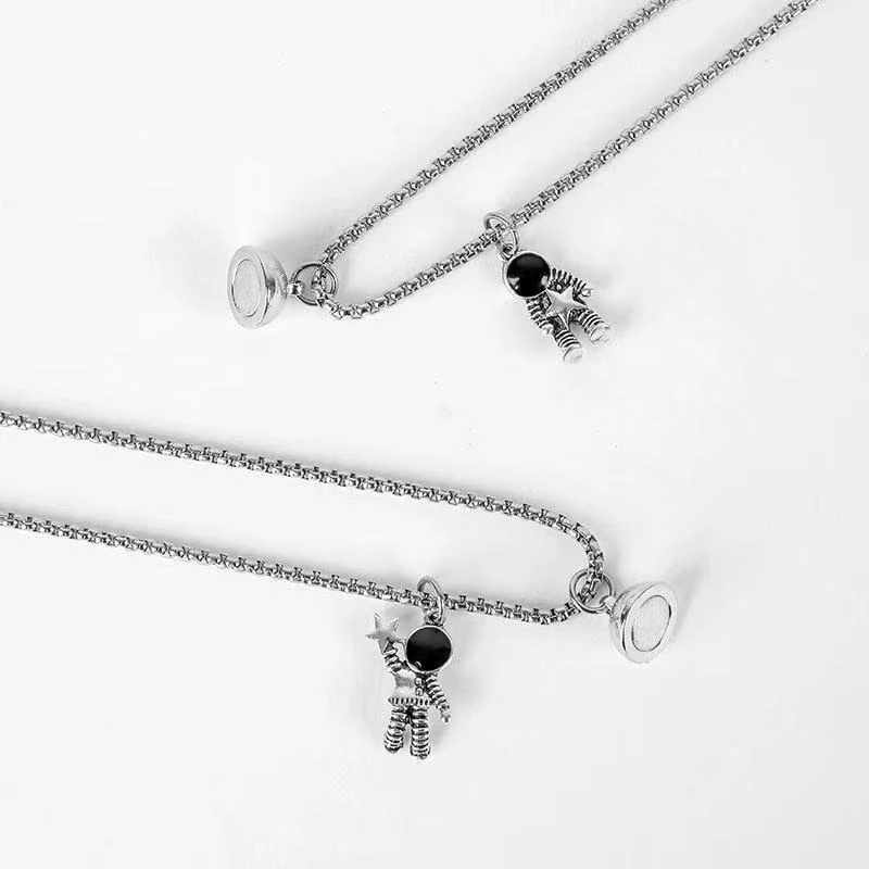 Kalung Rantai Klavikula Dengan Liontin Astronot Bintang Magnetik Untuk Pasangan