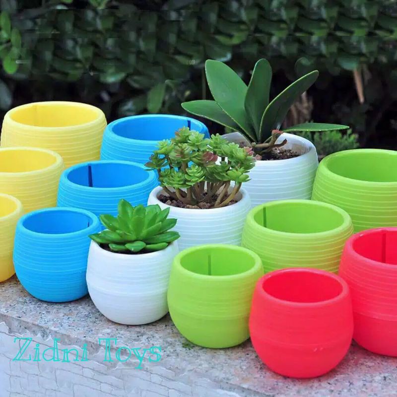 Pot Bunga Mini Bahan Plastik Warna Warni