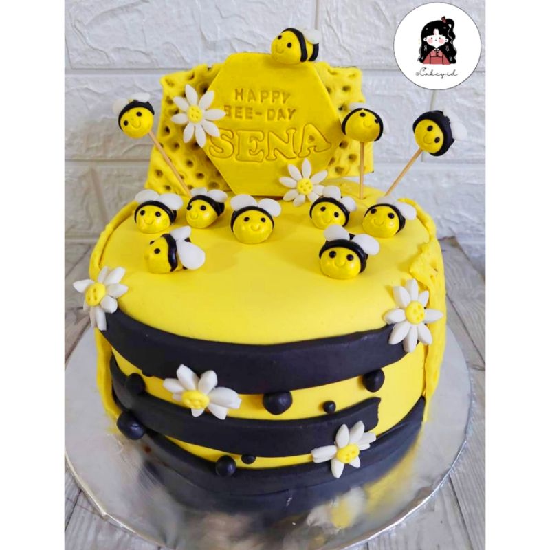 

Kue Ulang Tahun Karakter Lebah (fondant 20cm)