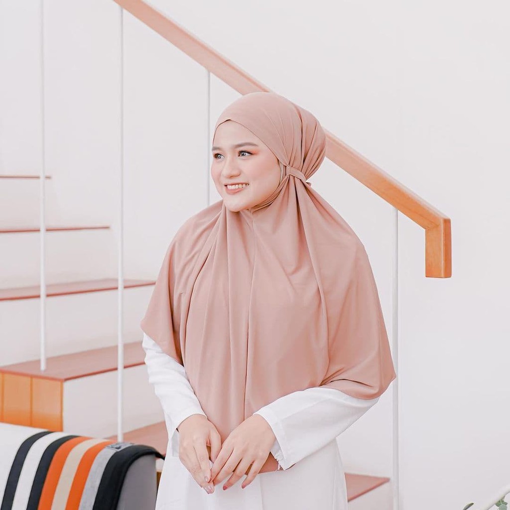 Hijab Bergo Bahan Jersey Warna Mocca