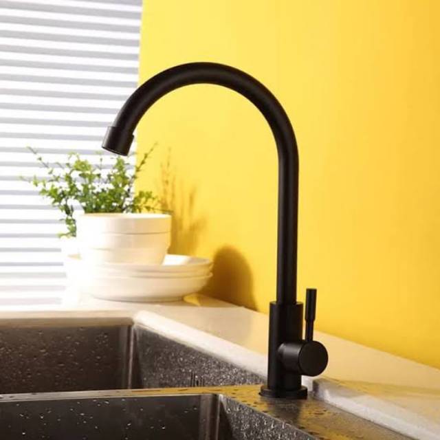 Kran cuci piring hitam