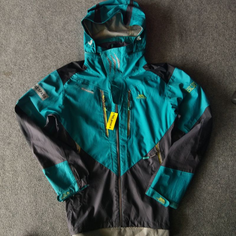 Jaket gunung Tresspas second ori