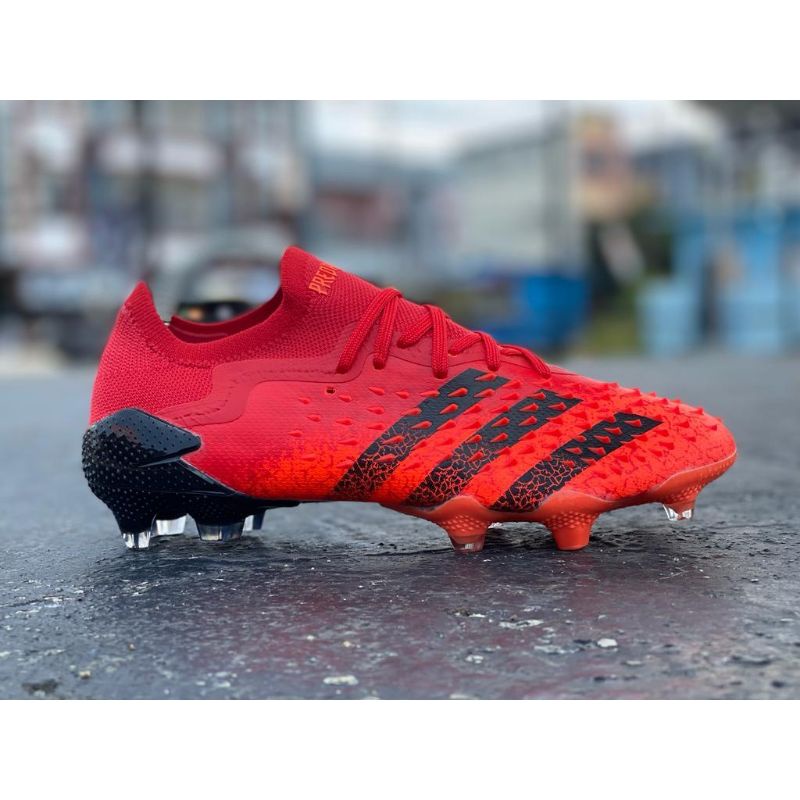 Sepatu Bola Adidas Predator Freak Red.