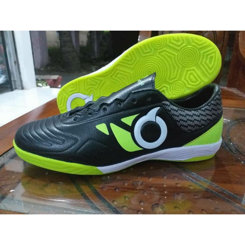 sepatu futsal Ortuseight