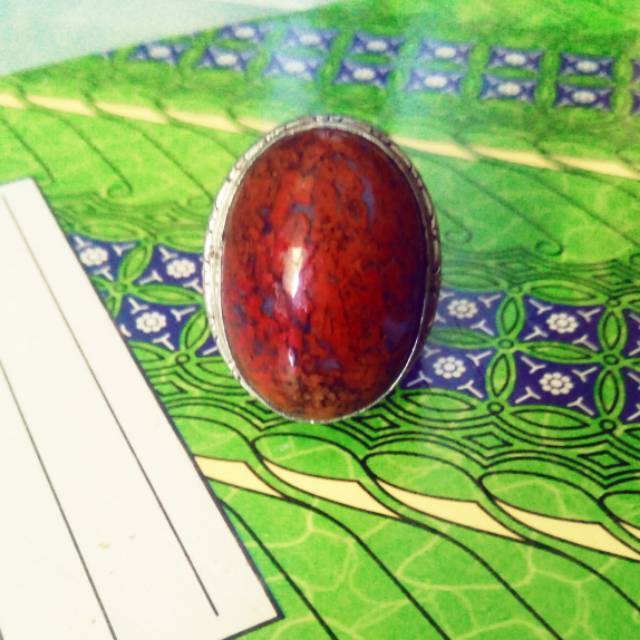 Batu akik lumut merah