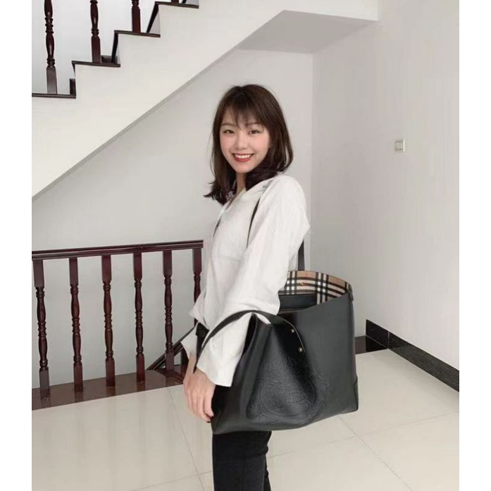 TOTE BAG BURBERRY IMPORT MATERIAL PU KODE 476RA