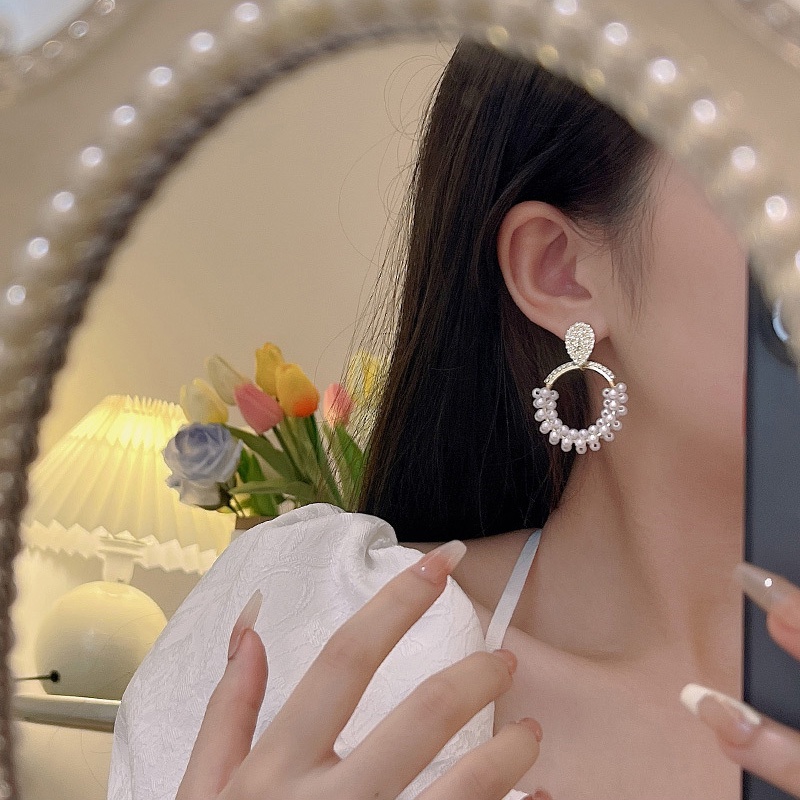 Anting Tusuk Bentuk Lingkaran Aksen Mutiara Bahan 925 silver