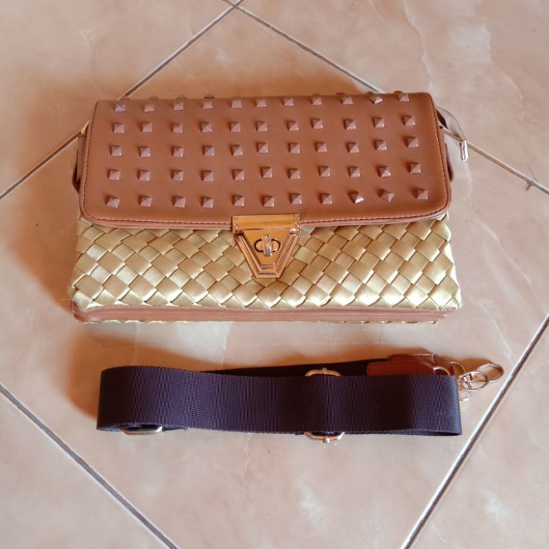 Lariska - Preloved tas selempang webe
