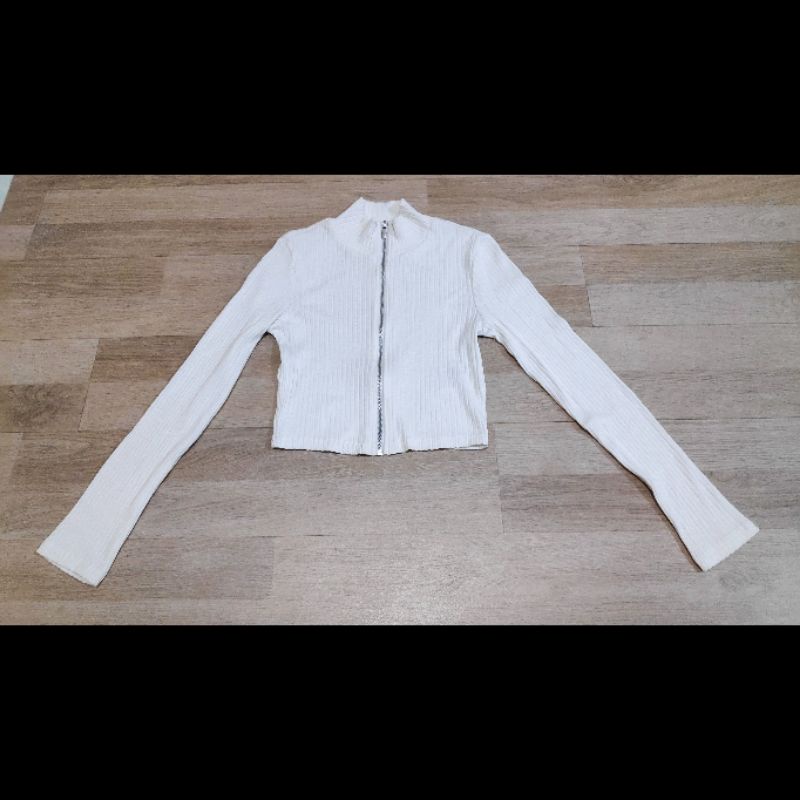 H&M Divided Turtleneck Zipper Crop Top