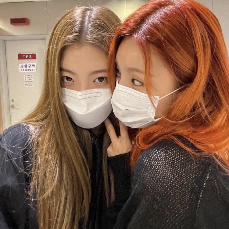 [ready stock] ITZY photocard Crazy in Love Special Edition (Yeji and Lia)