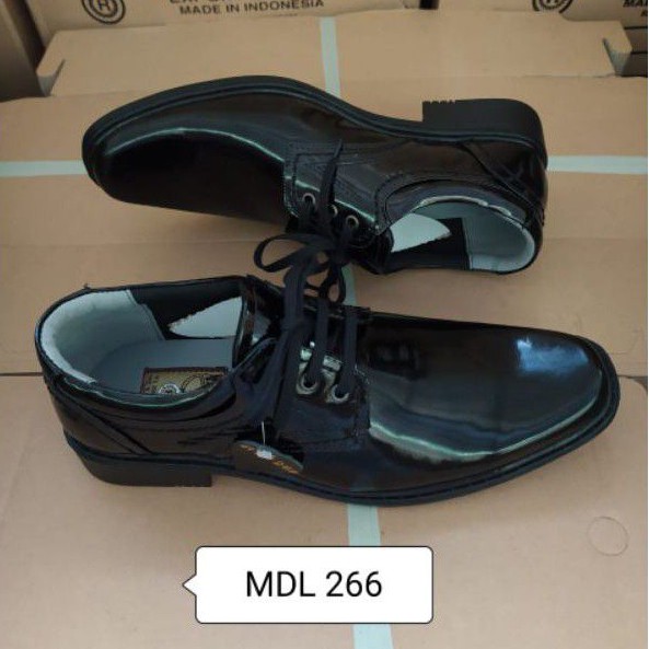 sepatu kulit pria PDH/pantofel sepatu kerja formal Tampil lebih keren