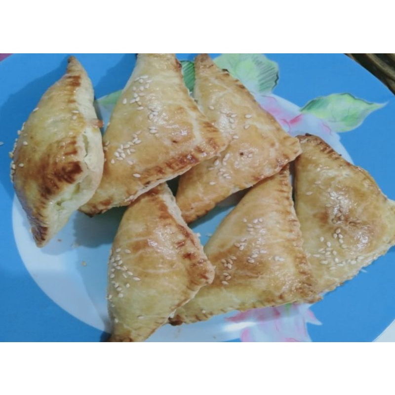 

Pastel Ayam Puff