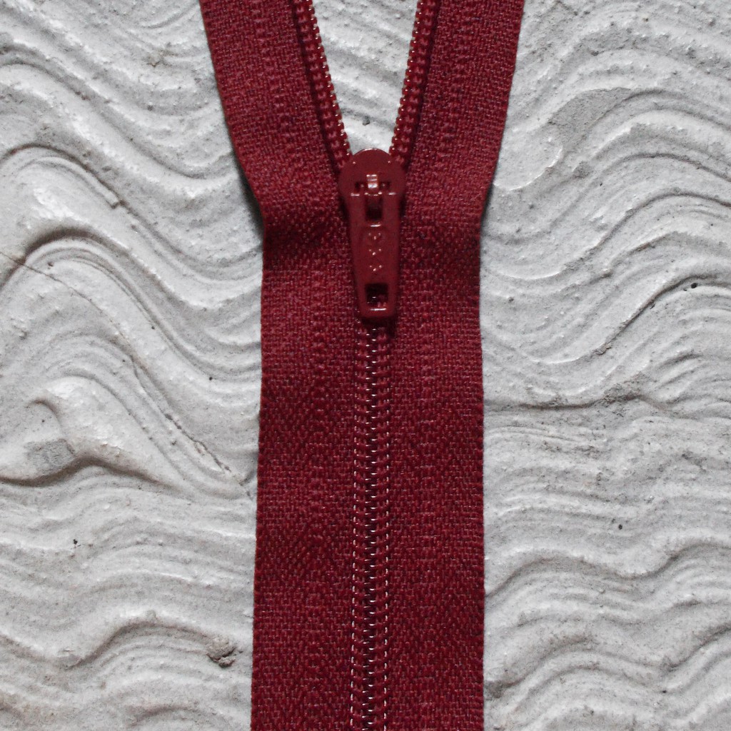 Resleting YKK 40 cm Merah Gelap / Maroon