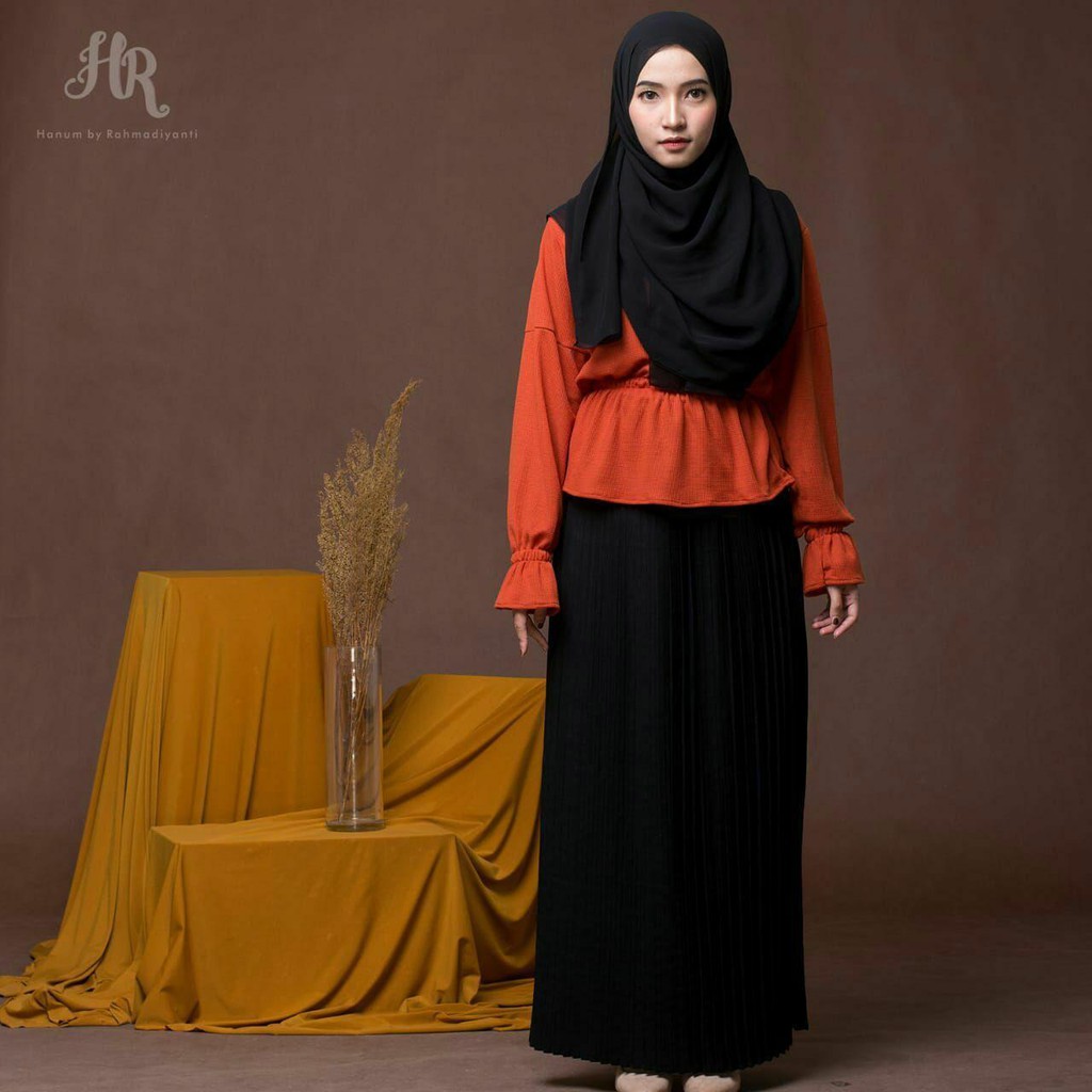 PLEATED SKIRT / HANUM BY RAHMADIYANTI