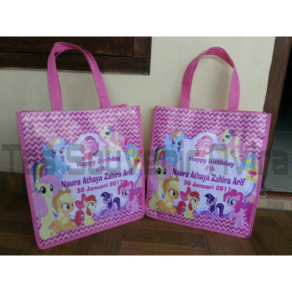

Tas Ulang Tahun / Goodie Bag ukuran 25x10x25