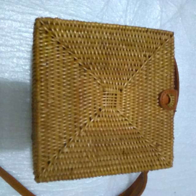 Tas Selempang Bali Tas Rotan Ata Kotak Kecil 14x14cm Kancing Klip