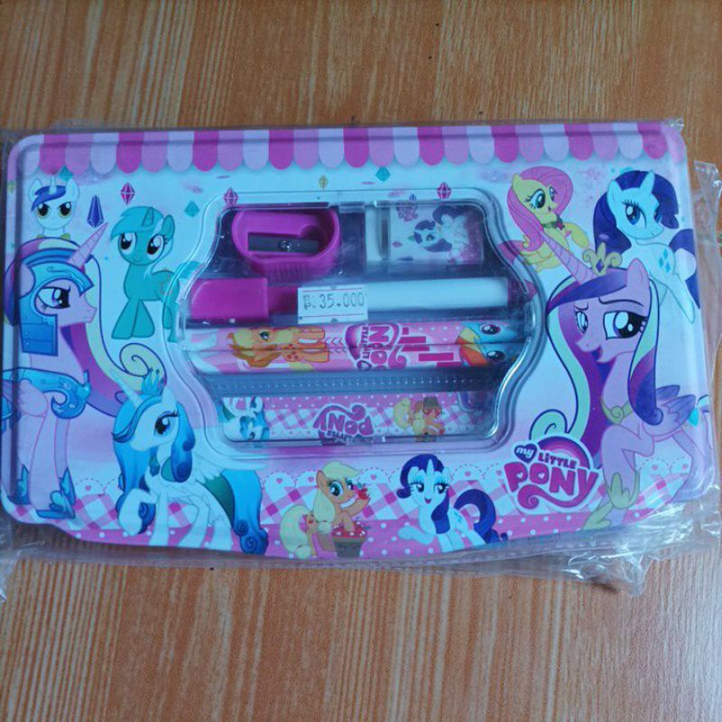 

Tempat pensil kaleng karakter