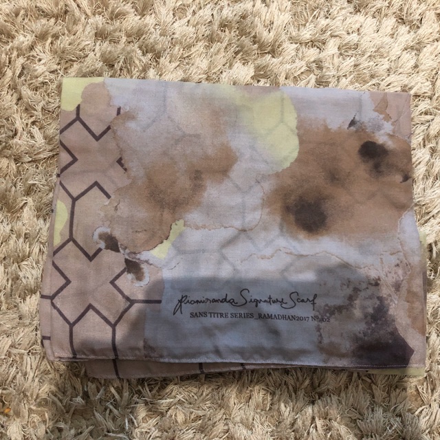 Preloved Ria Miranda Signature Scarf