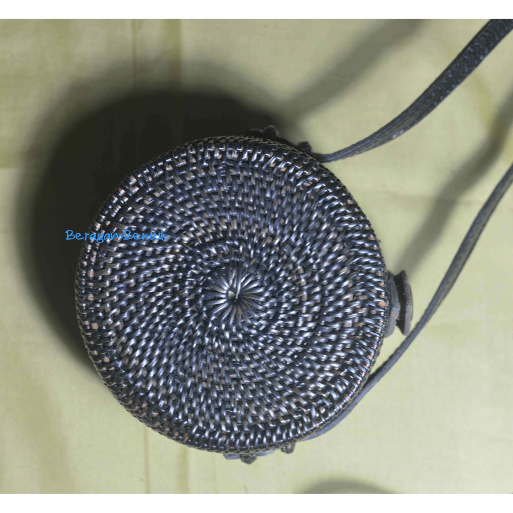 Tas Unik Handbag Bahan Ketak Bulat Hitam Khas Lombok