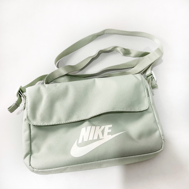 Nike Crossbody Futura S365/Tas Wanita - Preloved