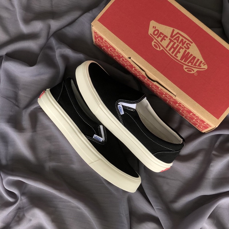 ( NEW BOX ) Vans Slip On Series 3 BNIB Black White OG