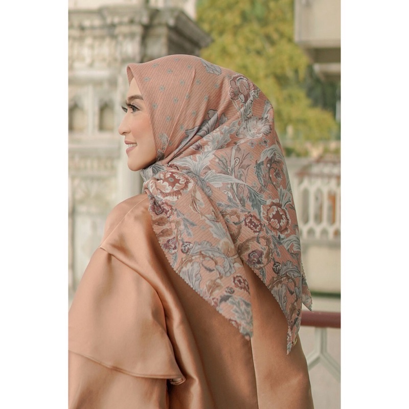 Buttonscarves Royal Series