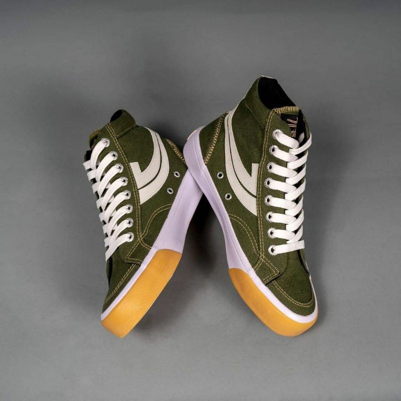 Sepatu Johnson orion high green