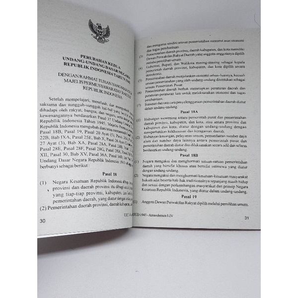 Buku UUD 1945 Dan Amandemen Lengkap  Terbaru Ukuran A5