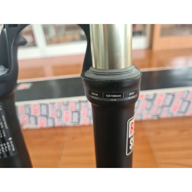 Fork 27.5 Rockshox Sektor RL Gold Travel 140mm Solo Air . Suspensi Depan 140 mm angin Ta 15 x 100 mm