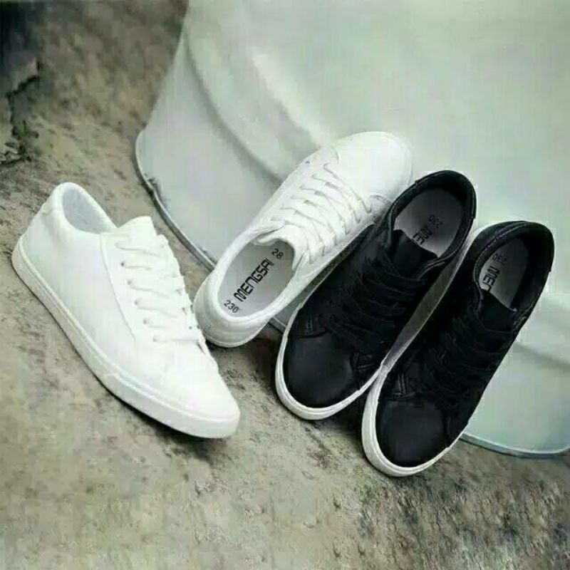 SEPATU SNEAKERS WANITA SEPATU KETS SEPATU SEKOLAH HITAM PUTIH POLOS