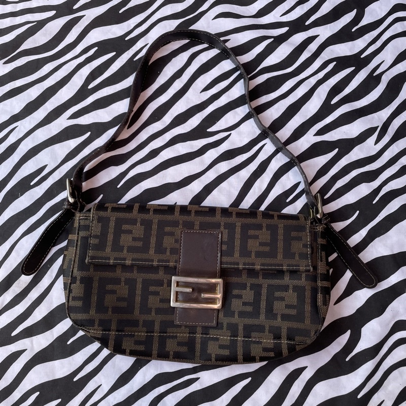 ala fendi zucca baguette bag ka reni