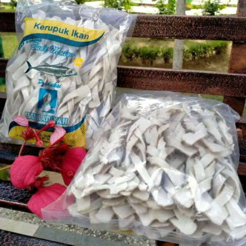 

KERUPUK IKAN KUNCIR 500G