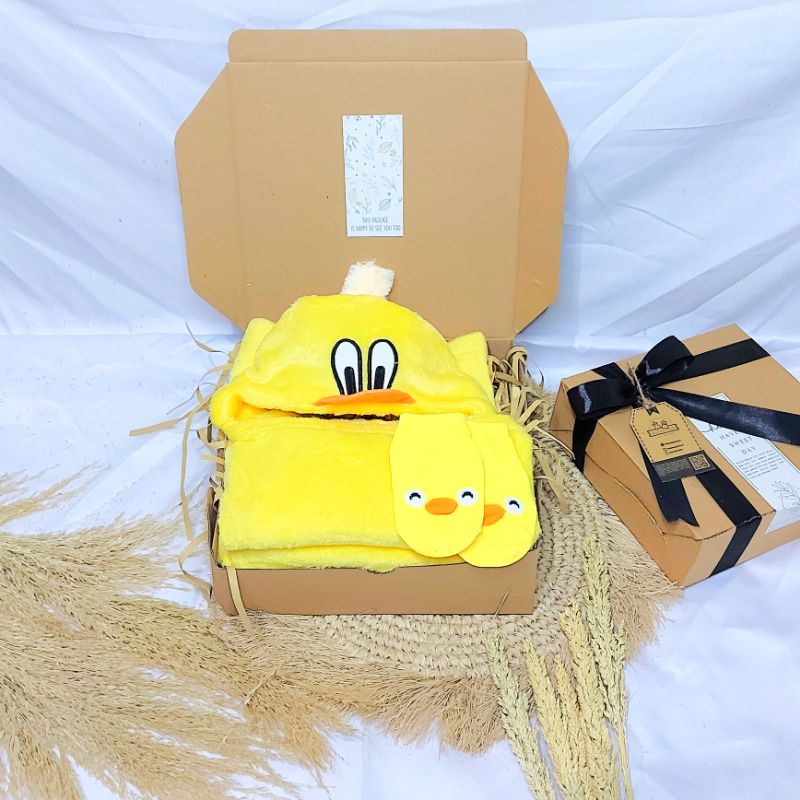 KADO HAMPERS BAYI | HAMPERS SELIMUT BAYI | HAMPERS BABY NEWBORN | SELIMUT DOUBLE FLEECE | SELIMUT TOPI 3D IMPORT | HAT BLANKET 3D | SELIMUT TOPI TEBAL | KADO BAYI SELIMUT-cute duck yellow hat