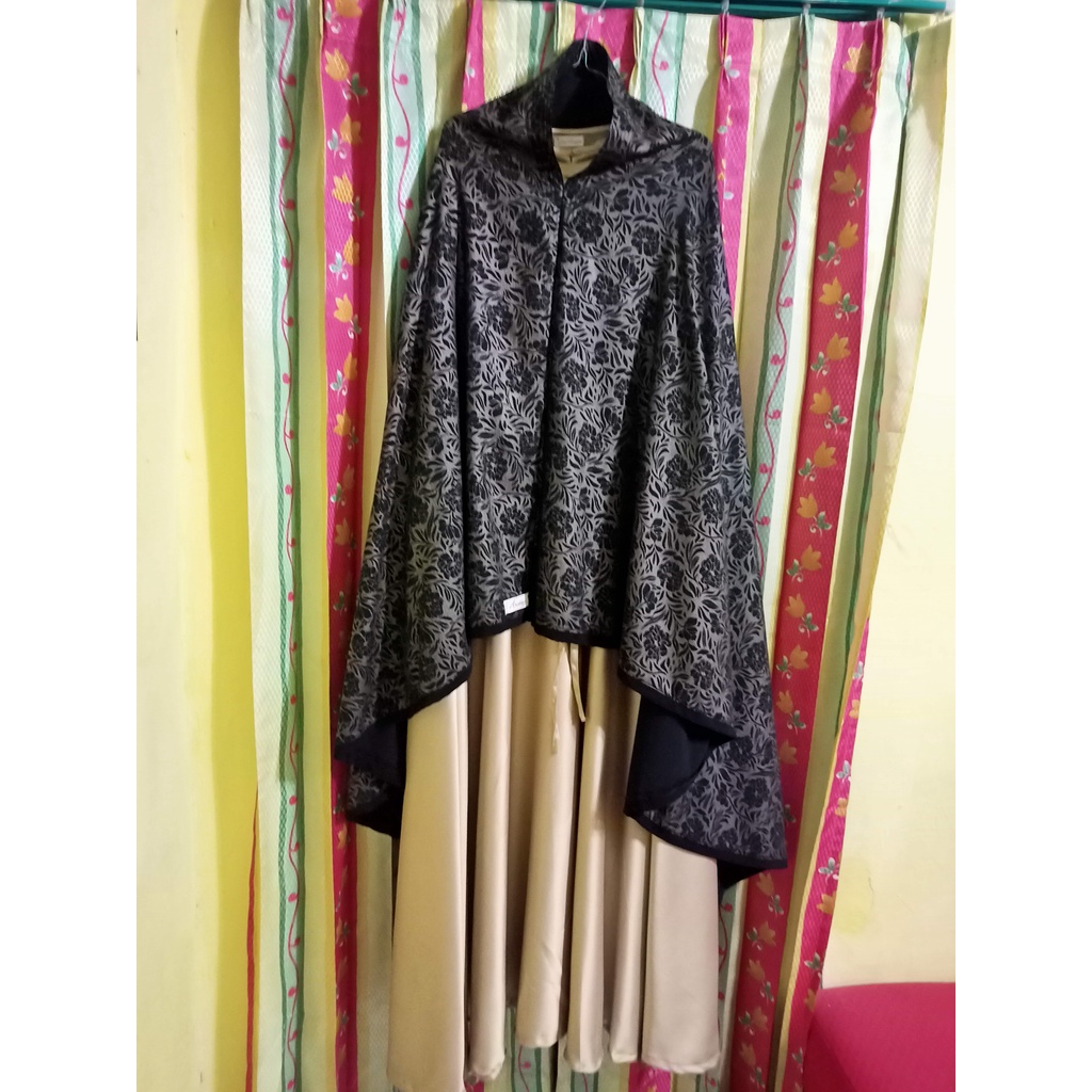 PRELOVED Set Gamis Pesta Gold