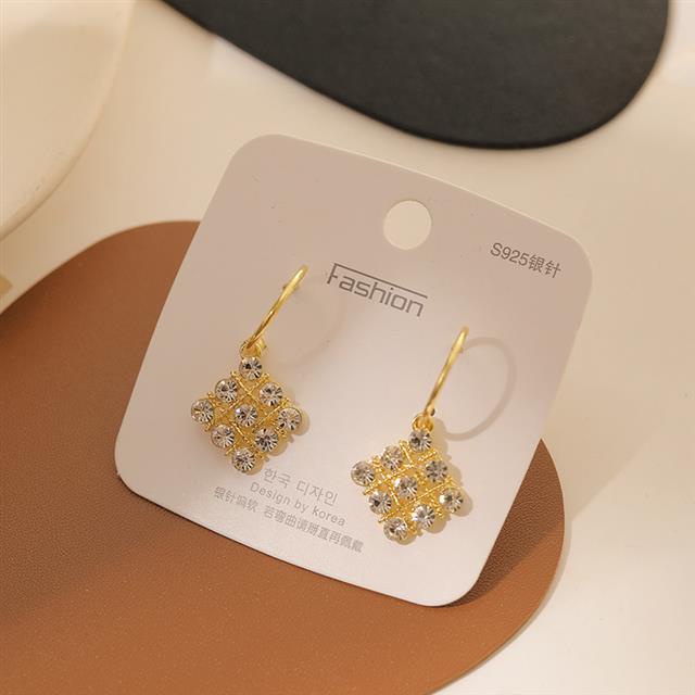 Sterling silver jarum Korea Dongda fashion all-match Square rhinestone anggun online influencer pers