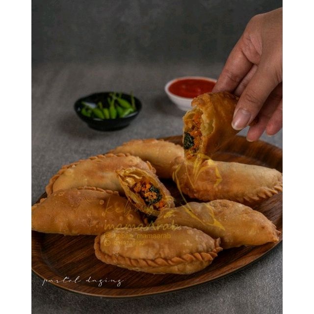 

PASTEL DAGING FROZEN ISI 10